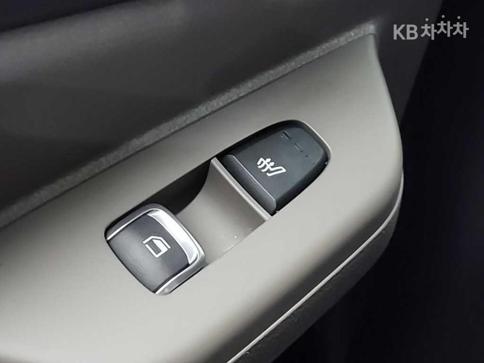 Kia Carnival — miniaturë 15