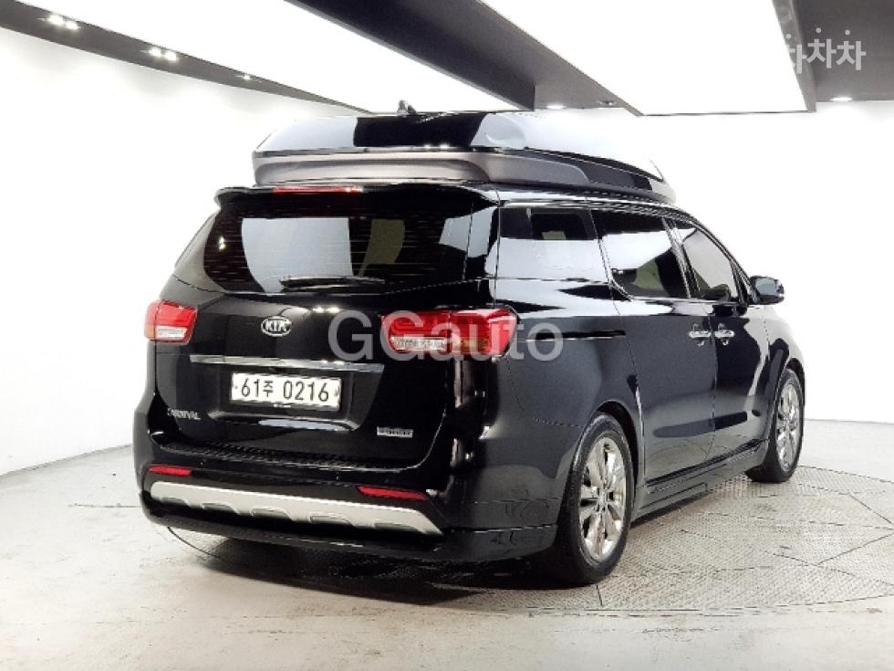 Kia Carnival — miniaturë 4