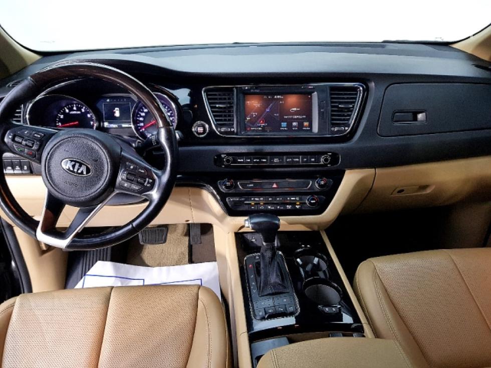 Kia Carnival — miniaturë 5