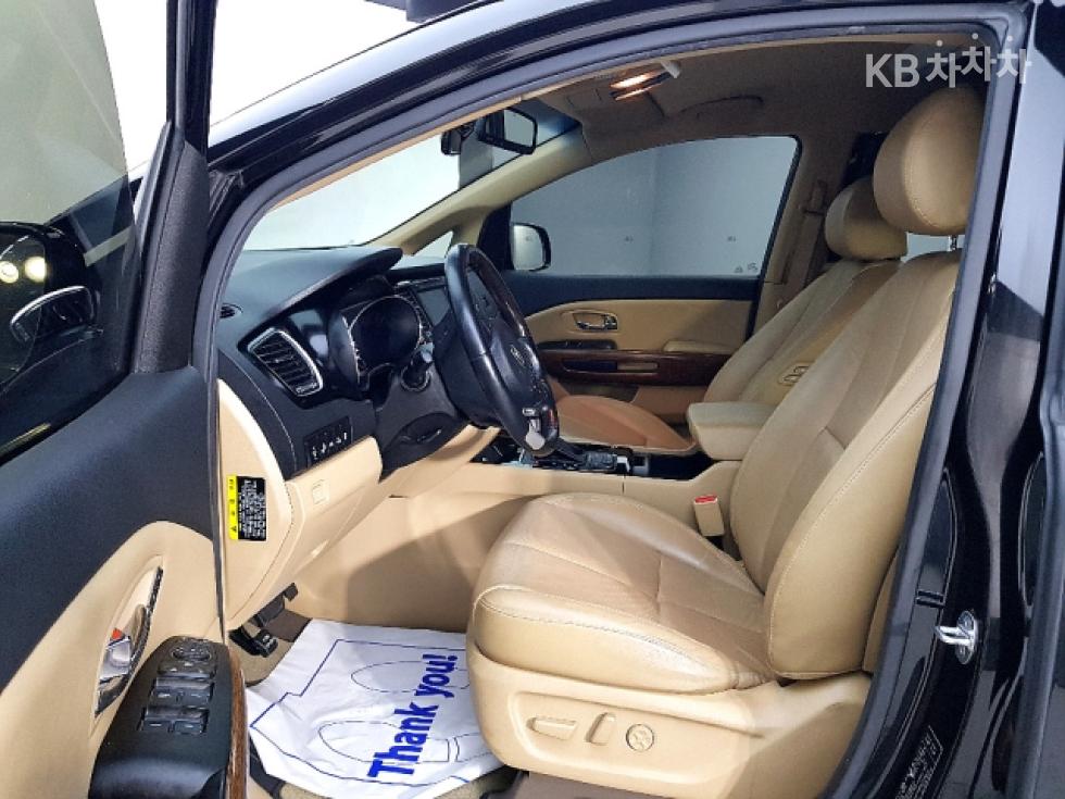 Kia Carnival — miniaturë 8