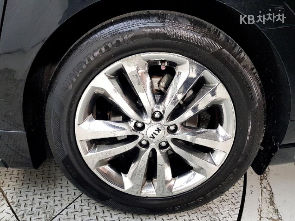 Kia Carnival — miniaturë 20