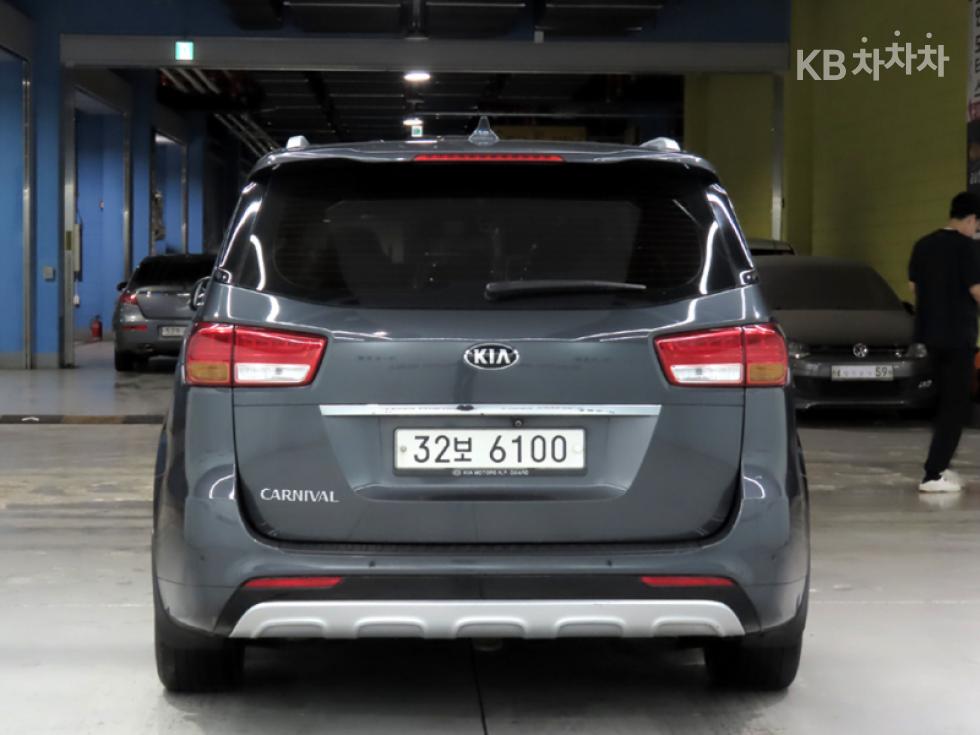 Kia Carnival — miniaturë 3