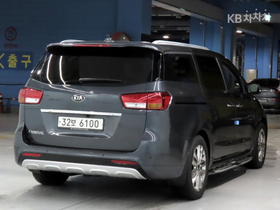 Kia Carnival — miniaturë 4