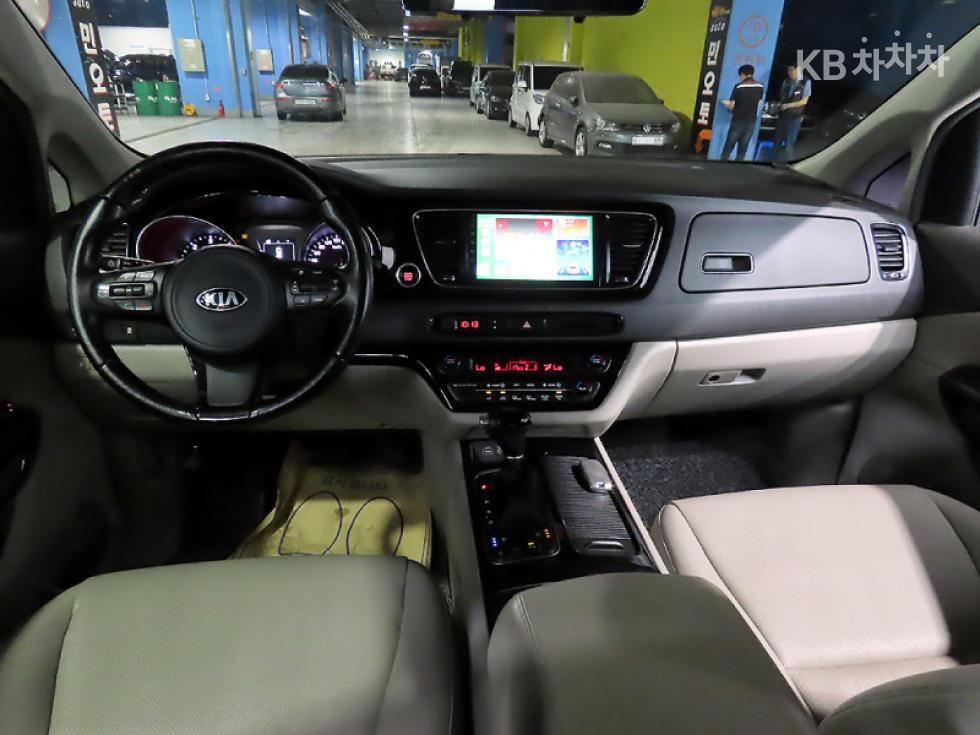 Kia Carnival — miniaturë 5