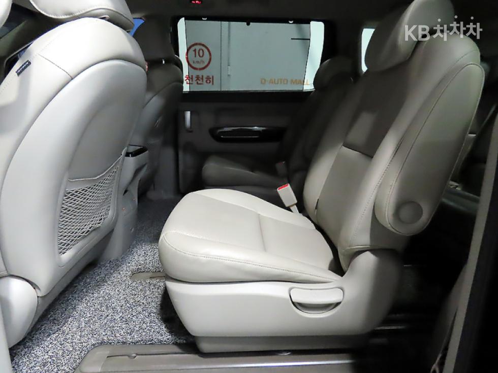 Kia Carnival — miniaturë 7