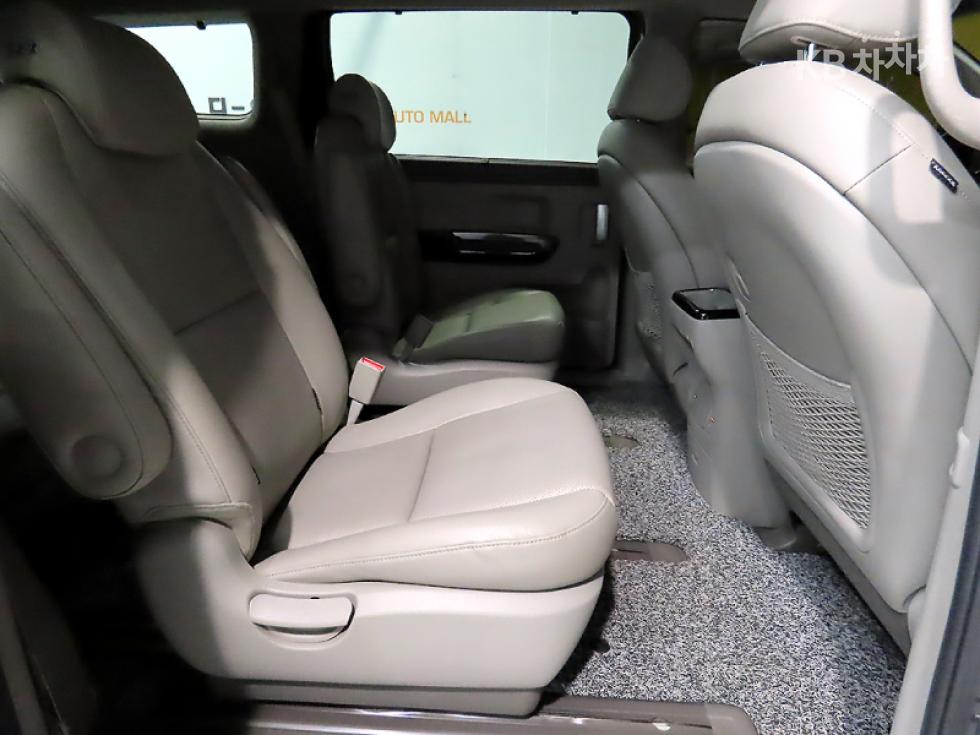 Kia Carnival — miniaturë 9