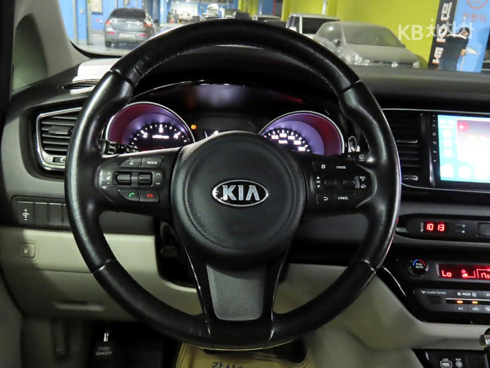 Kia Carnival — miniaturë 11