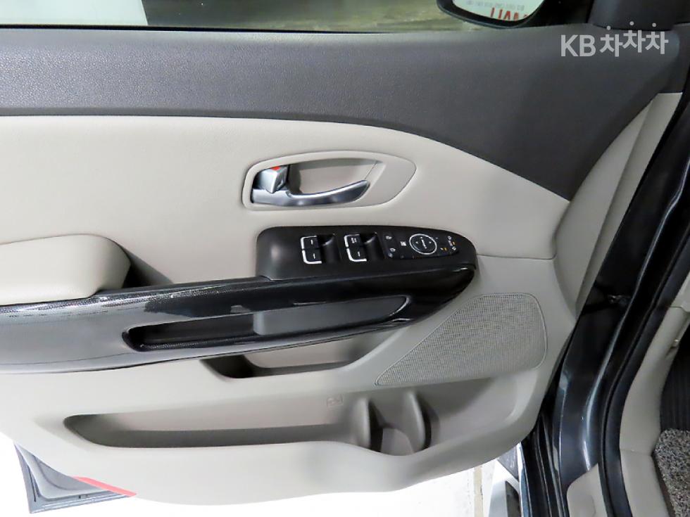 Kia Carnival — miniaturë 15