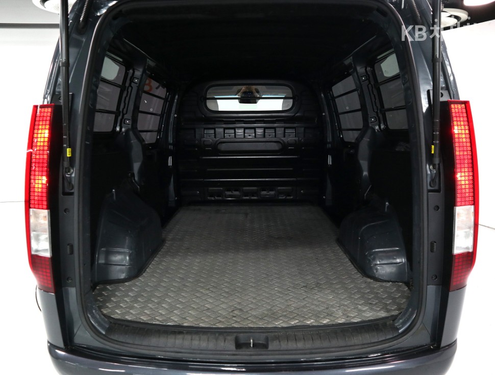Hyundai Staria — miniaturë 18