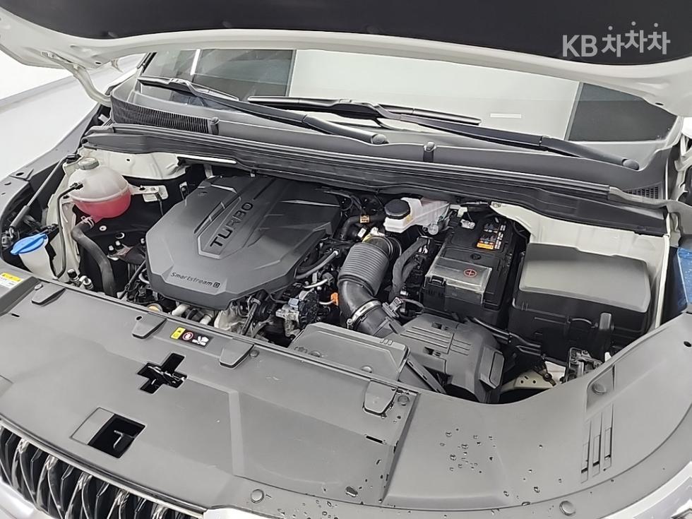 2023 Kia 4 photo
