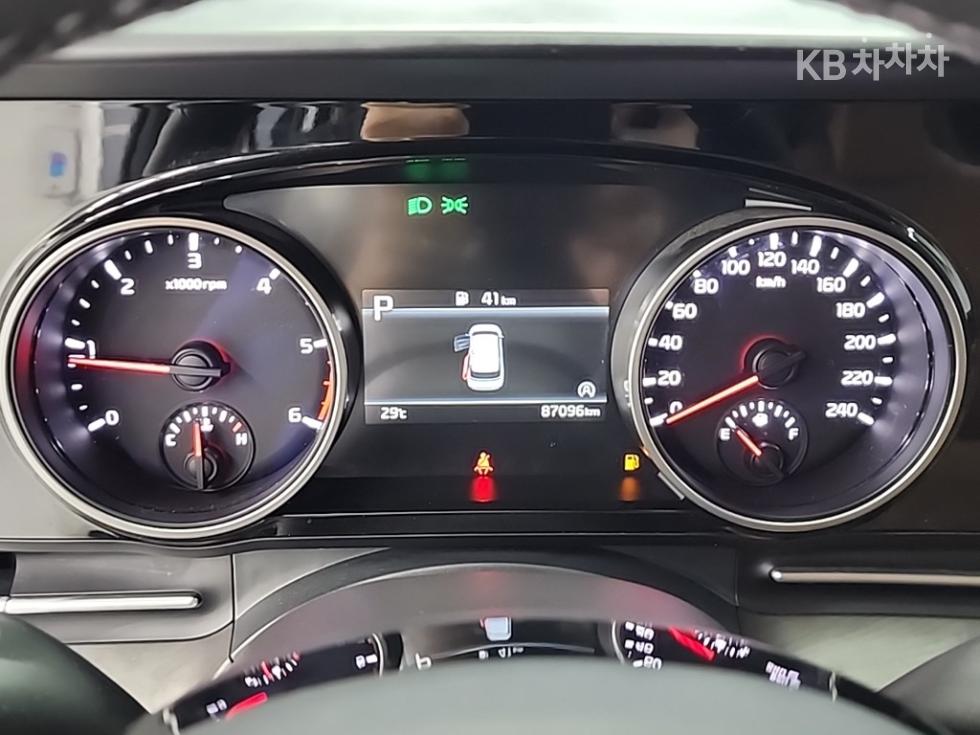 2023 Kia 4 photo