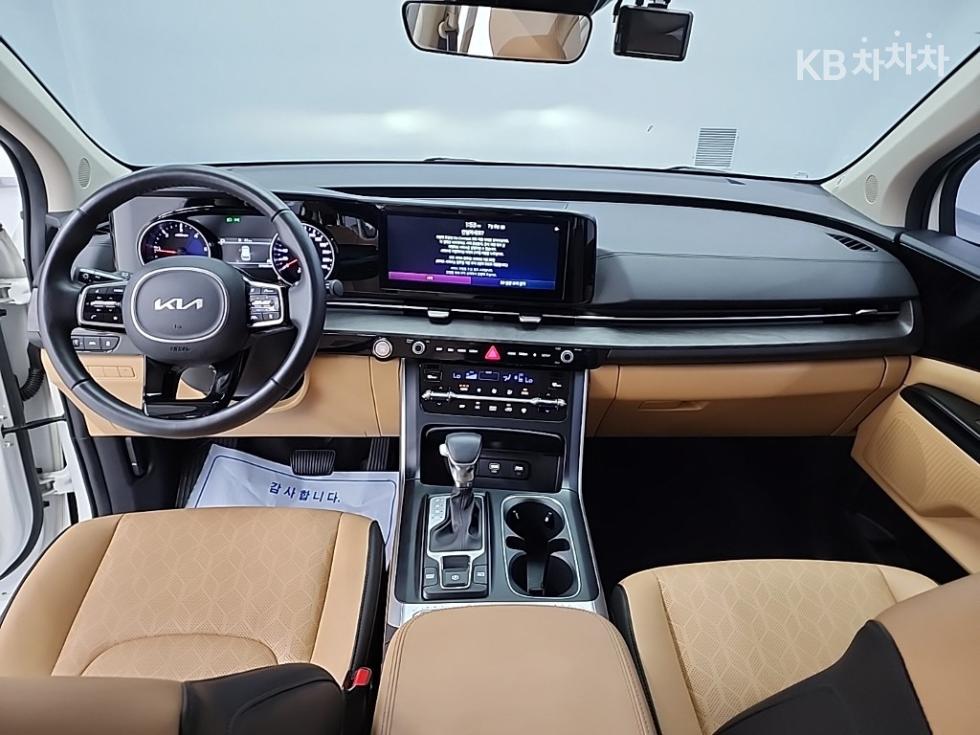 2023 Kia 4 photo