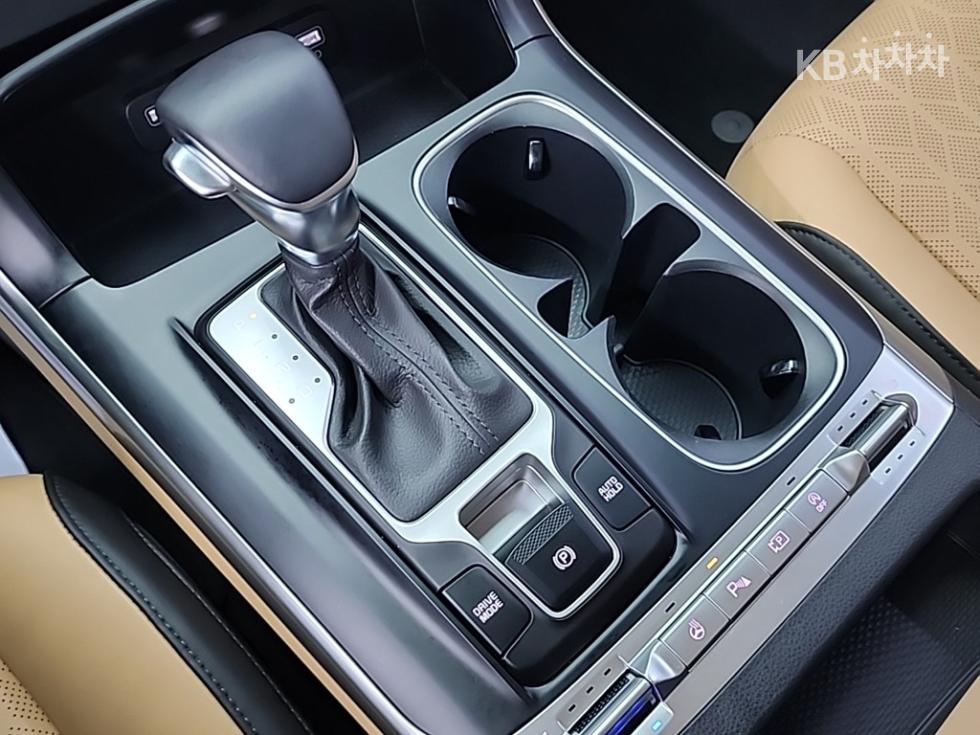 2023 Kia 4 photo