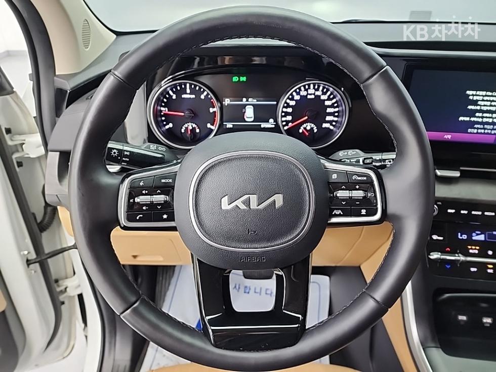 2023 Kia 4 photo
