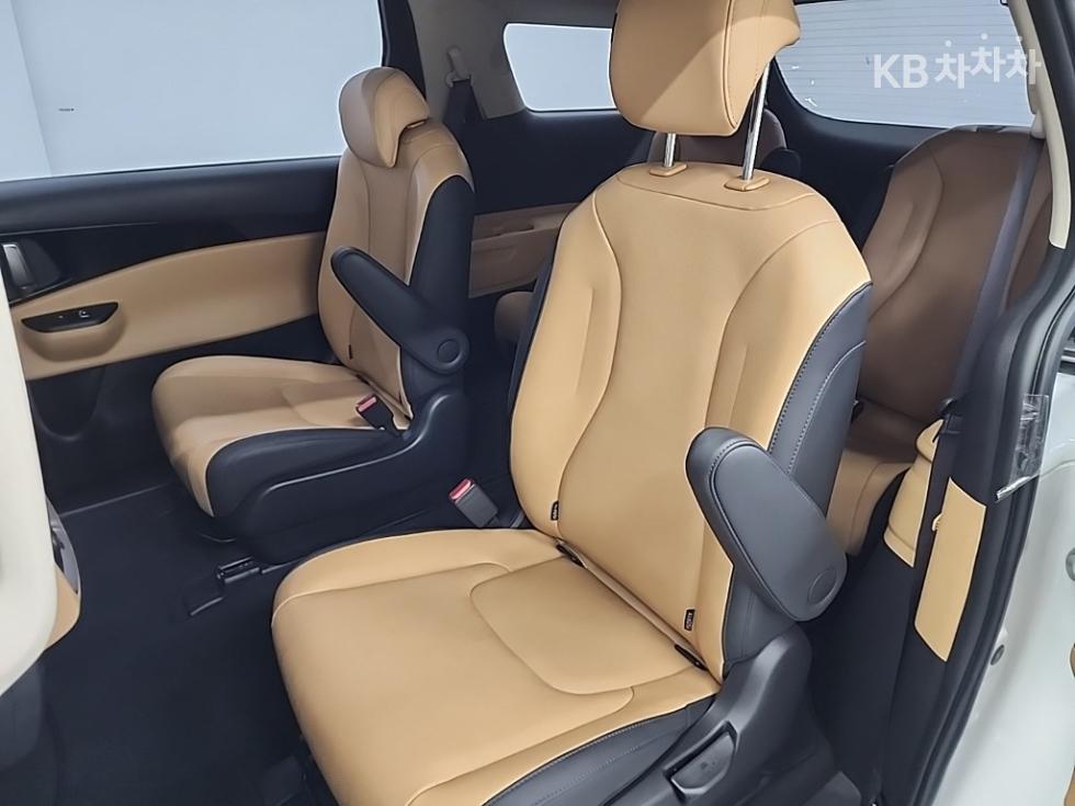 Kia Carnival — miniaturë 12