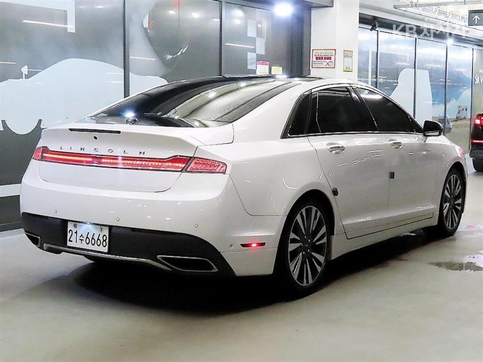 Lincoln MKZ — miniaturë 4