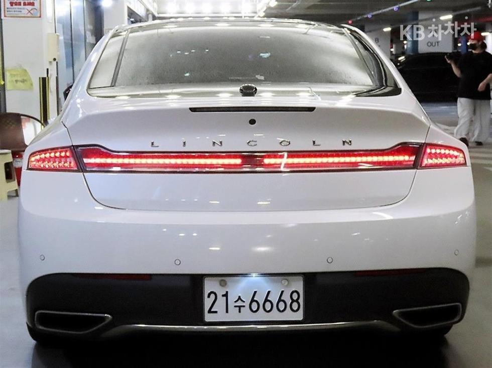 Lincoln MKZ — miniaturë 5
