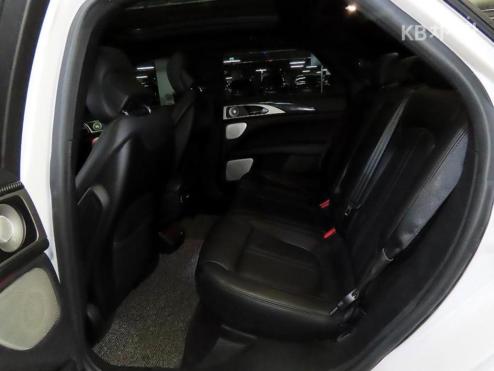 Lincoln MKZ — miniaturë 7