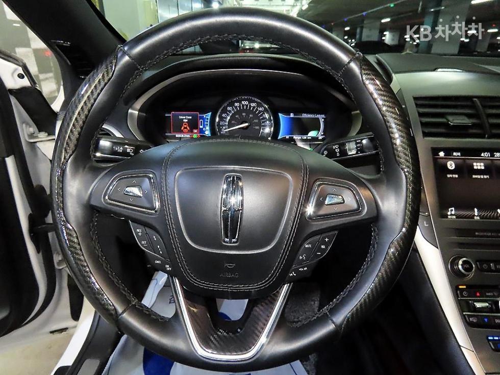 Lincoln MKZ — miniaturë 8
