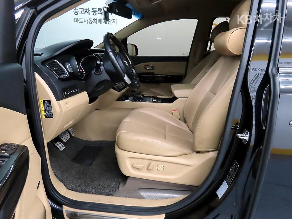 Kia Carnival — miniaturë 5
