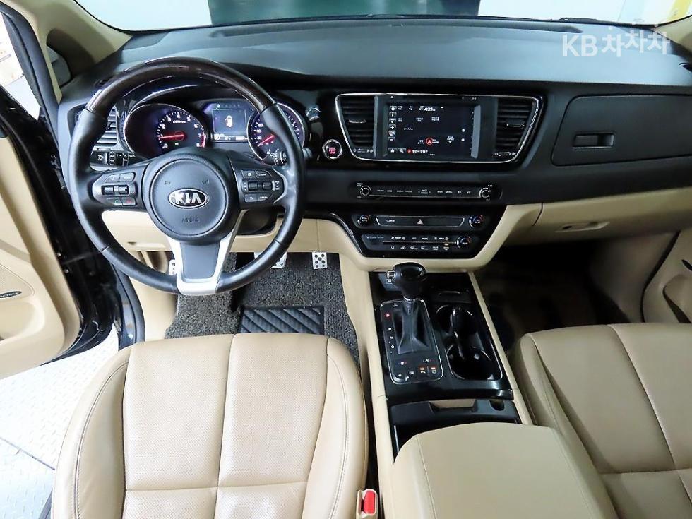 Kia Carnival — miniaturë 7