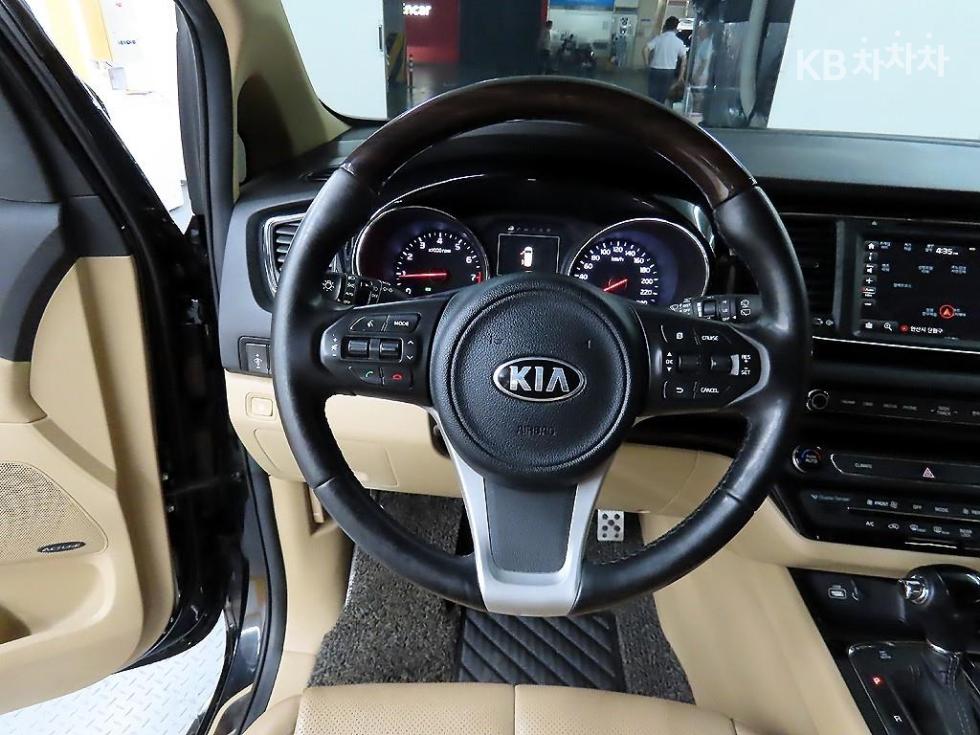 Kia Carnival — miniaturë 9