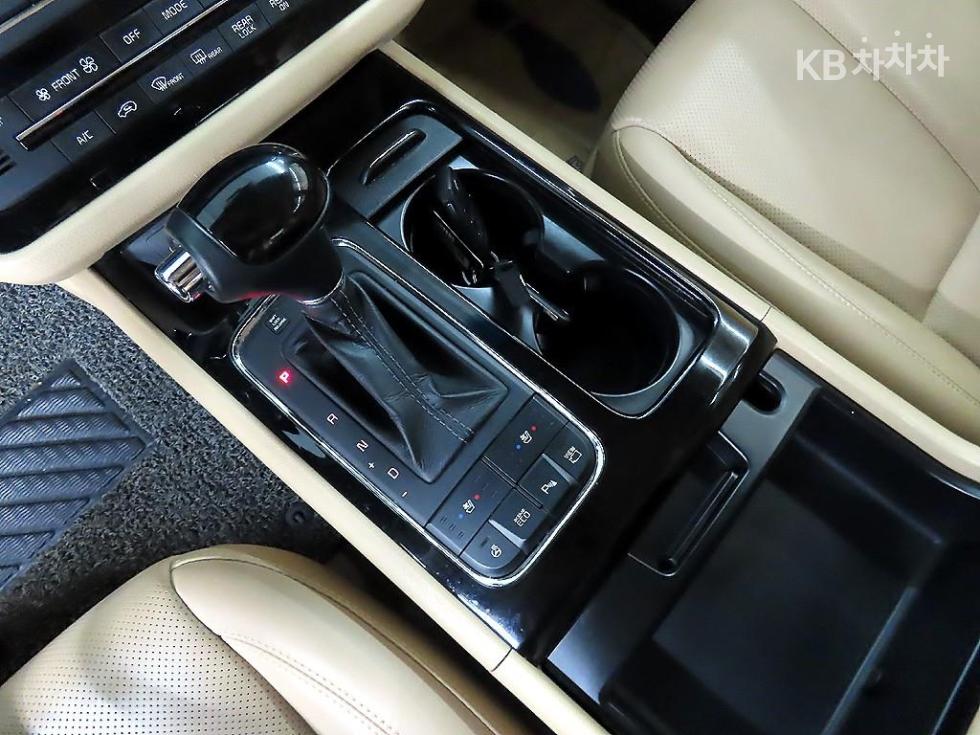 Kia Carnival — miniaturë 10