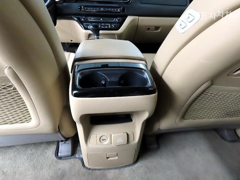 Kia Carnival — miniaturë 12