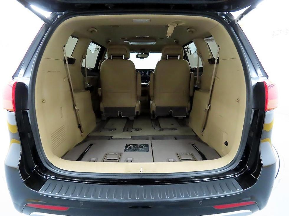 Kia Carnival — miniaturë 18