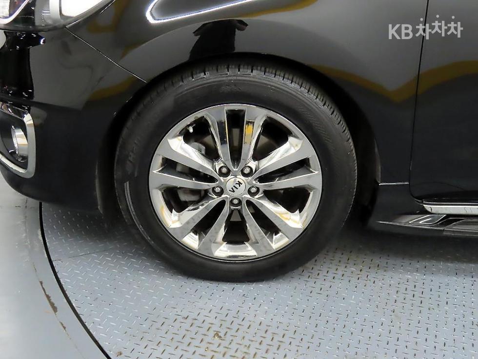 Kia Carnival — miniaturë 20