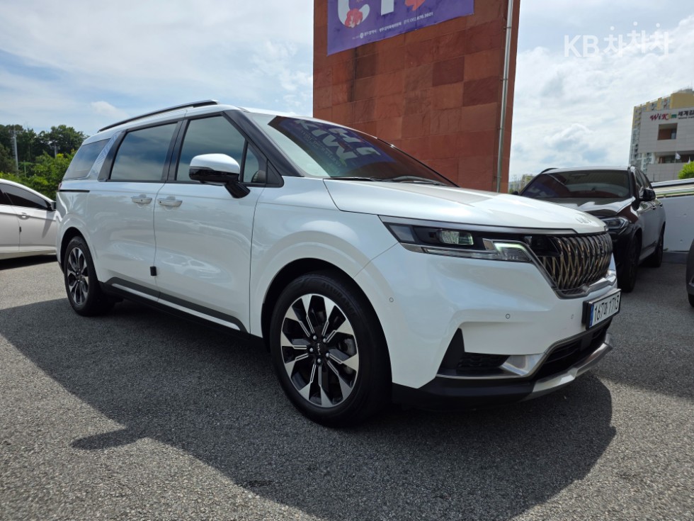 Kia Carnival — miniaturë 2