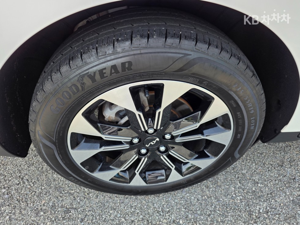 Kia Carnival — miniaturë 18