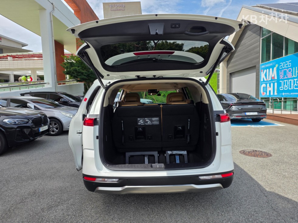 Kia Carnival — miniaturë 20