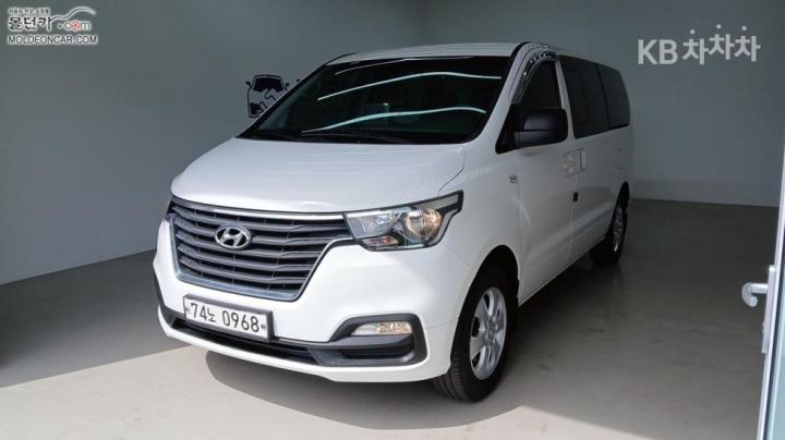 Hyundai Starex 4WD Wagon 12-Seater — foto 1