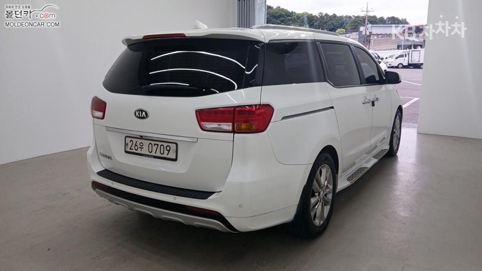 Kia Carnival — miniaturë 2