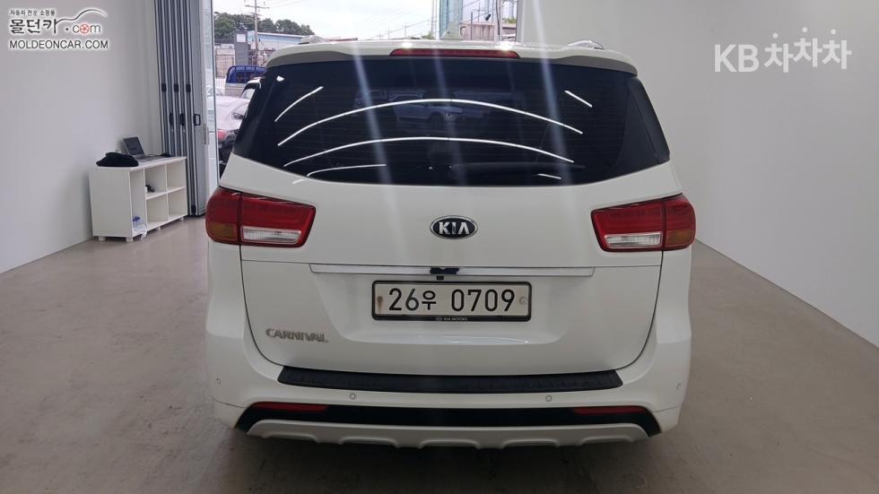 Kia Carnival — miniaturë 4