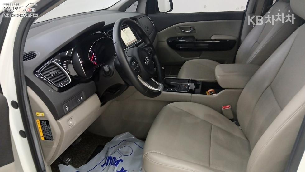 Kia Carnival — miniaturë 7