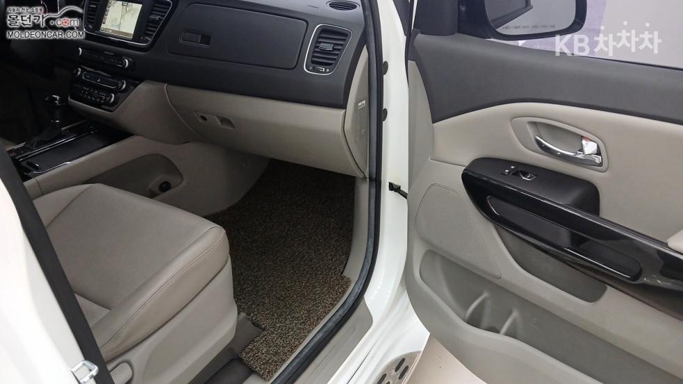 Kia Carnival — miniaturë 10