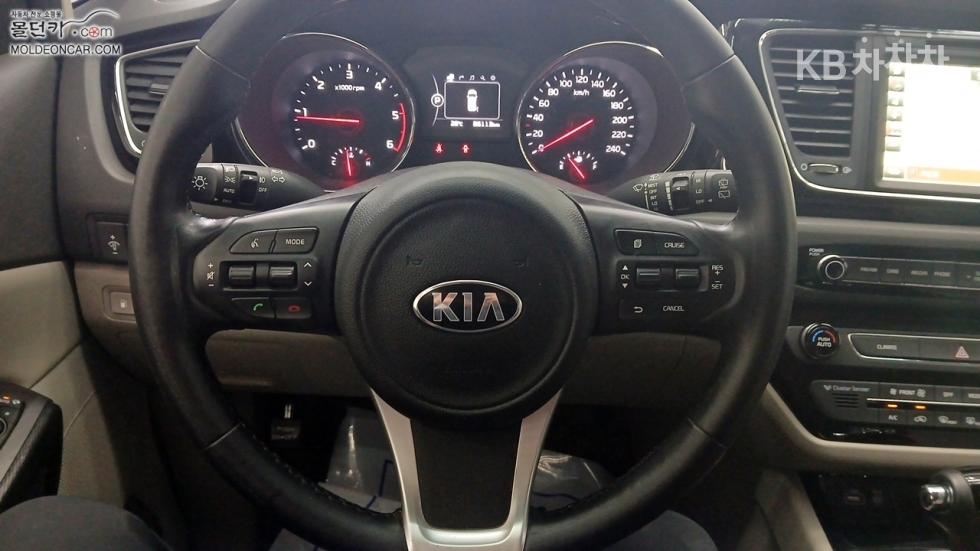 Kia Carnival — miniaturë 16