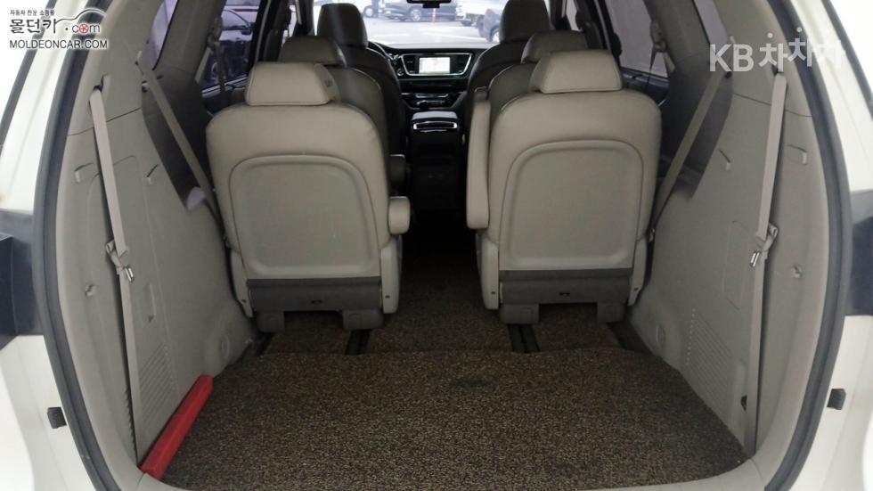 Kia Carnival — miniaturë 18