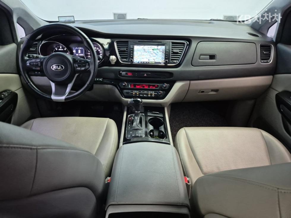 Kia Carnival — miniaturë 7