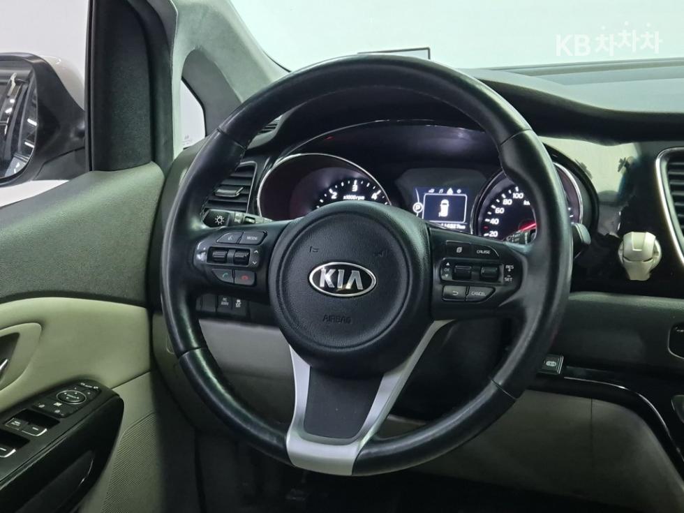 Kia Carnival — miniaturë 9