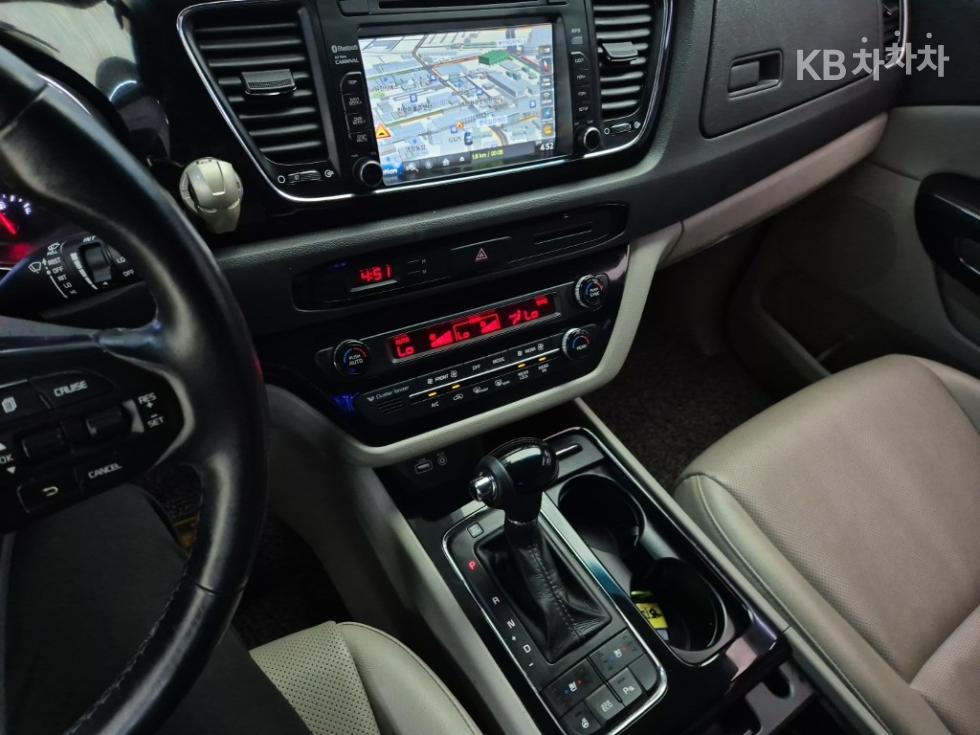 Kia Carnival — miniaturë 10