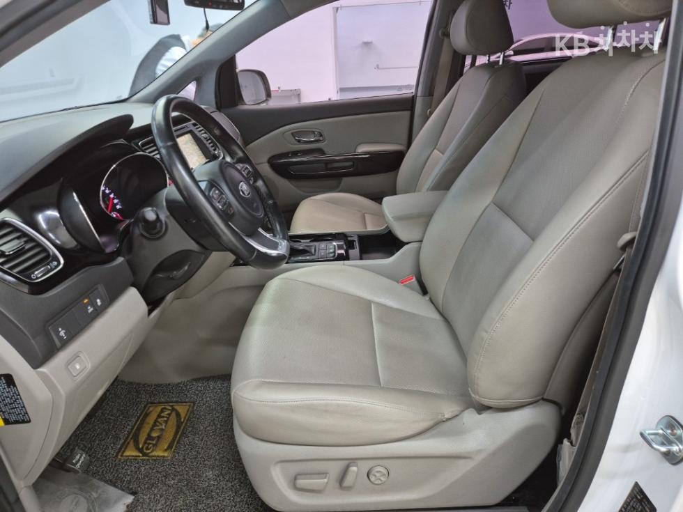 Kia Carnival — miniaturë 11
