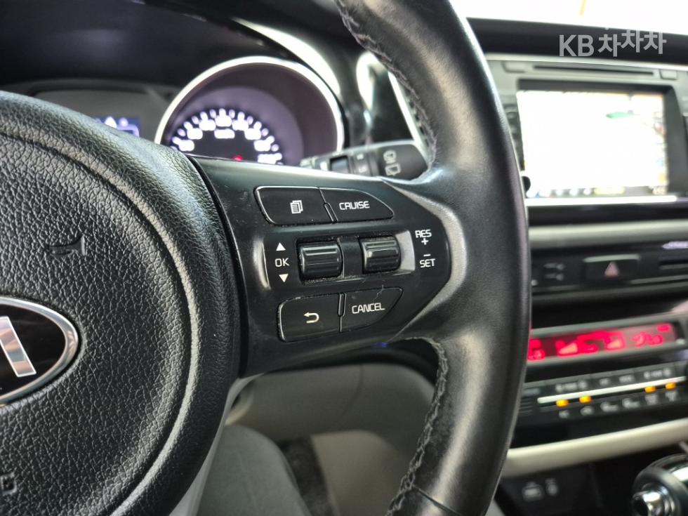 Kia Carnival — miniaturë 15