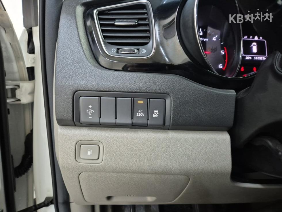 Kia Carnival — miniaturë 18