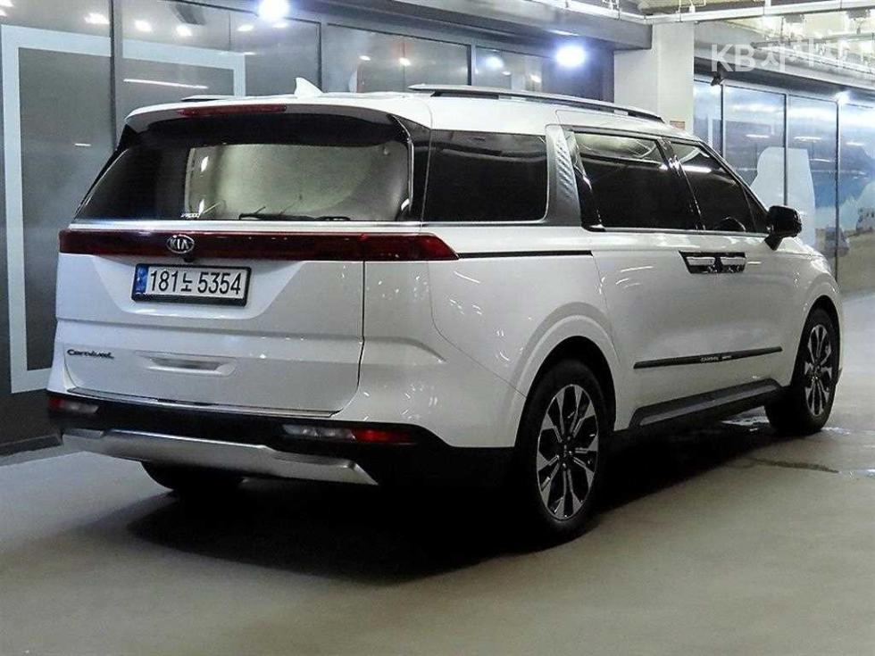Kia Carnival — miniaturë 4