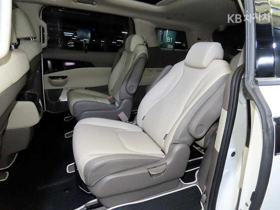 Kia Carnival — miniaturë 7