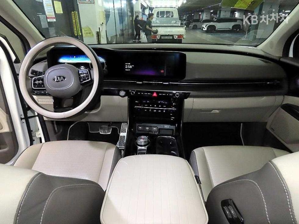 Kia Carnival — miniaturë 10