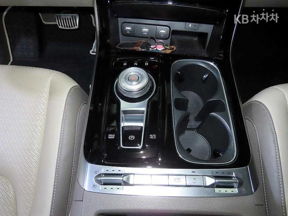 Kia Carnival — miniaturë 12